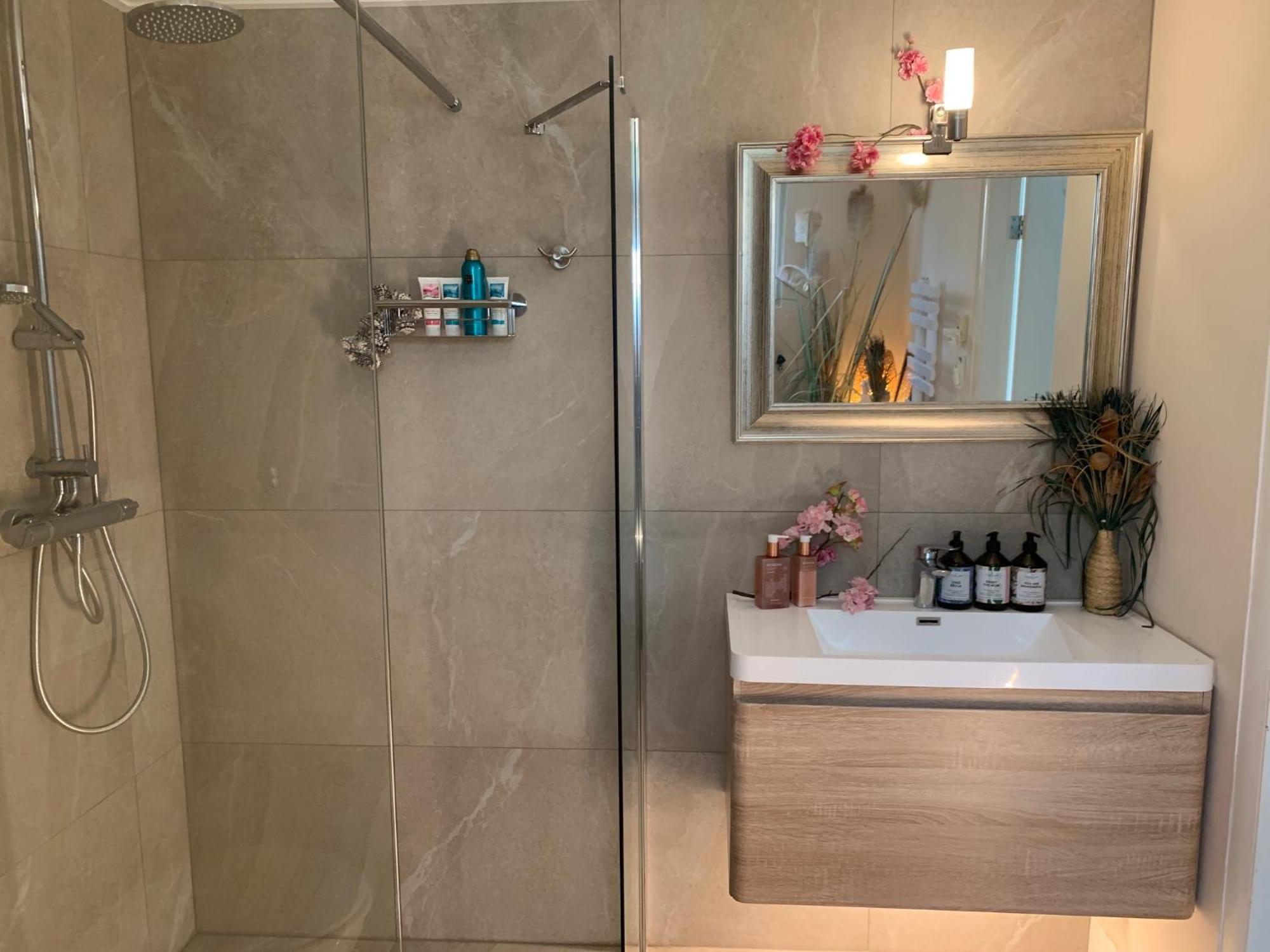 Romantisch Wellness Appartement Met Prive Hottub Sauna Gamesroom Den Ham Eksteriør bilde